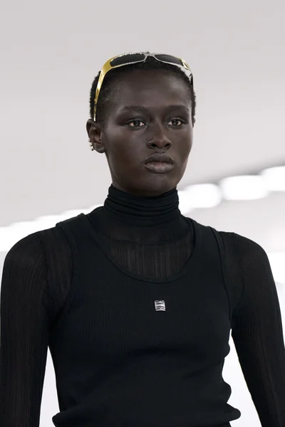 Look 77